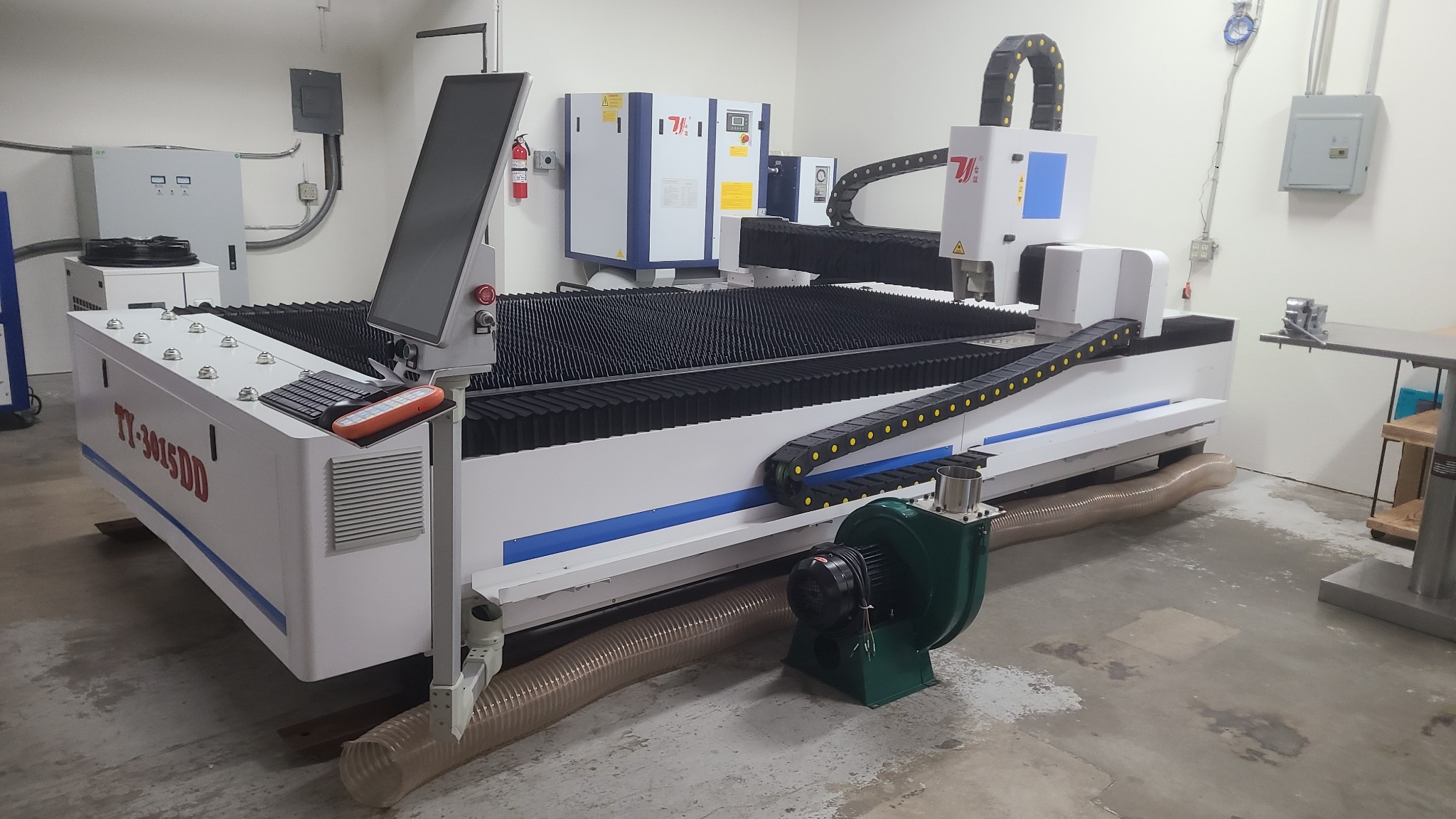 Fiber laser cutting equipment at LA LASER 1 in Santa Clarita