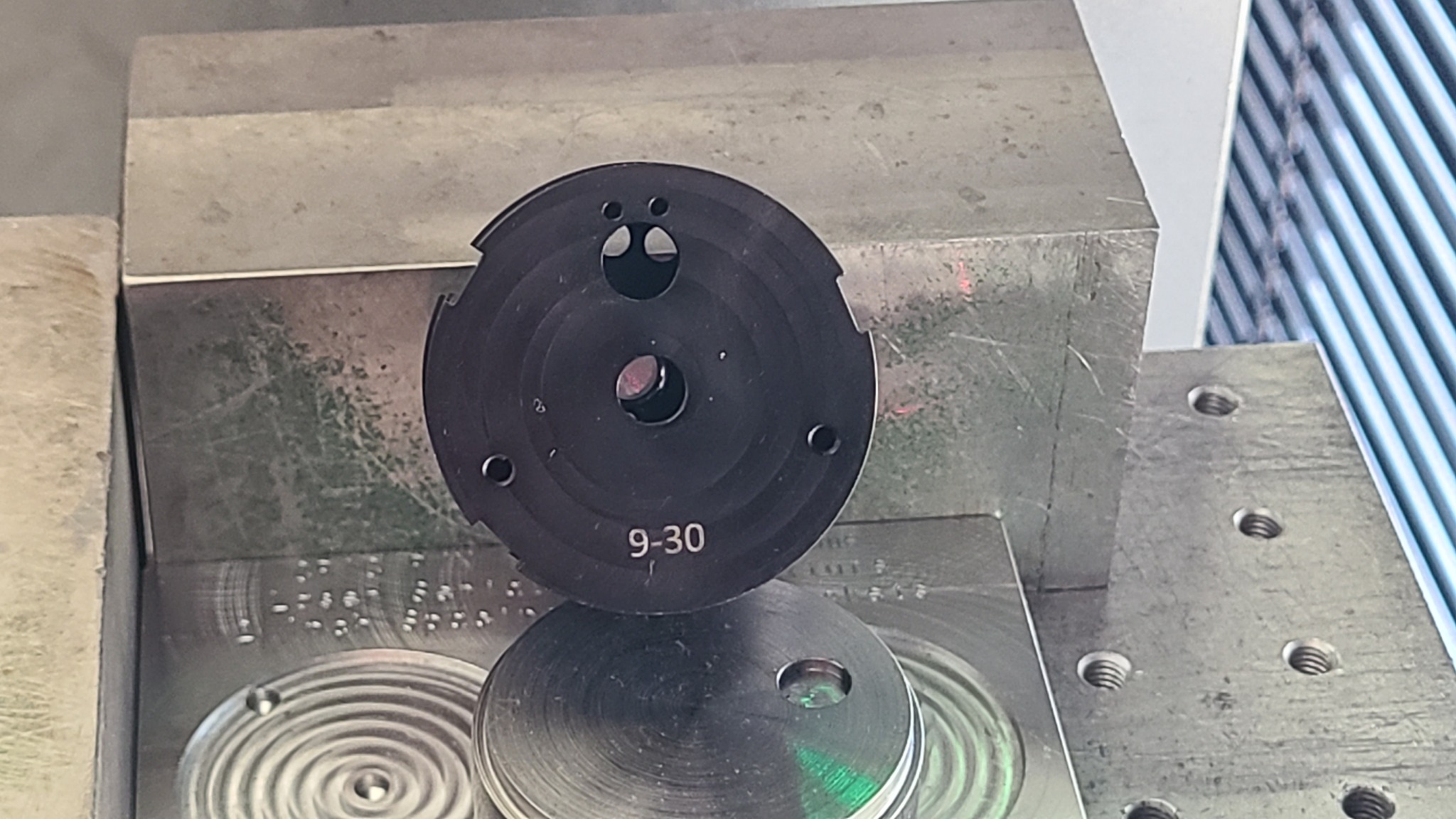 Identification marking on a black anodized aluminum part at LA LASER 1 in Valencia